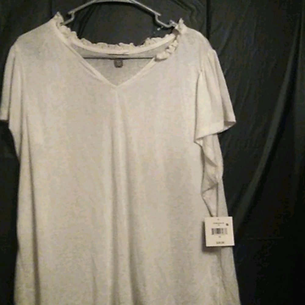 White tee